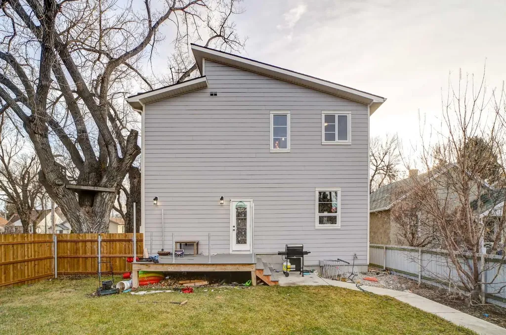 624 19 Street N Lethbridge AB T1H3K9