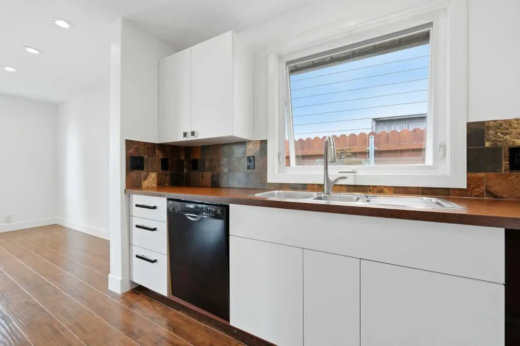 11 Beddington Green NE Calgary AB T3K 1M7