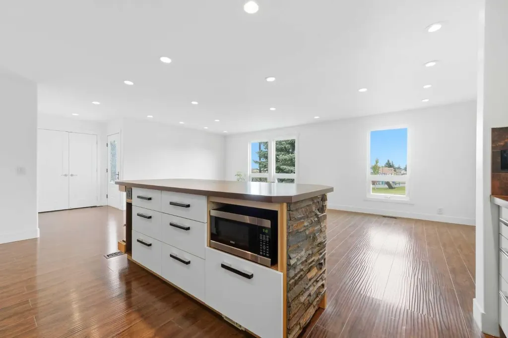 11 Beddington Green NE Calgary AB T3K 1M7