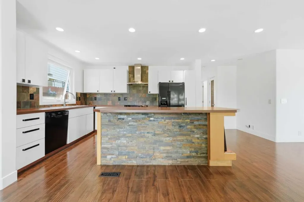 11 Beddington Green NE Calgary AB T3K 1M7