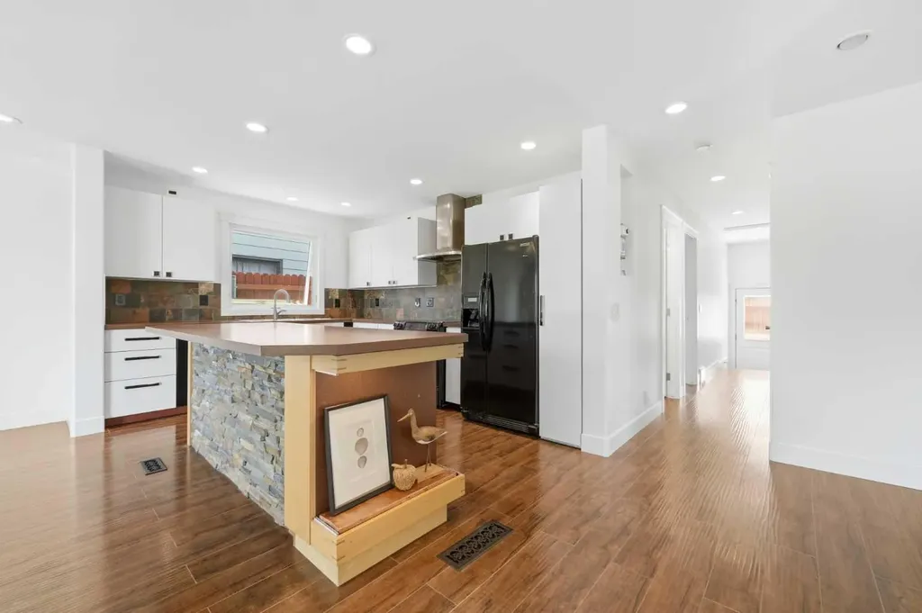 11 Beddington Green NE Calgary AB T3K 1M7
