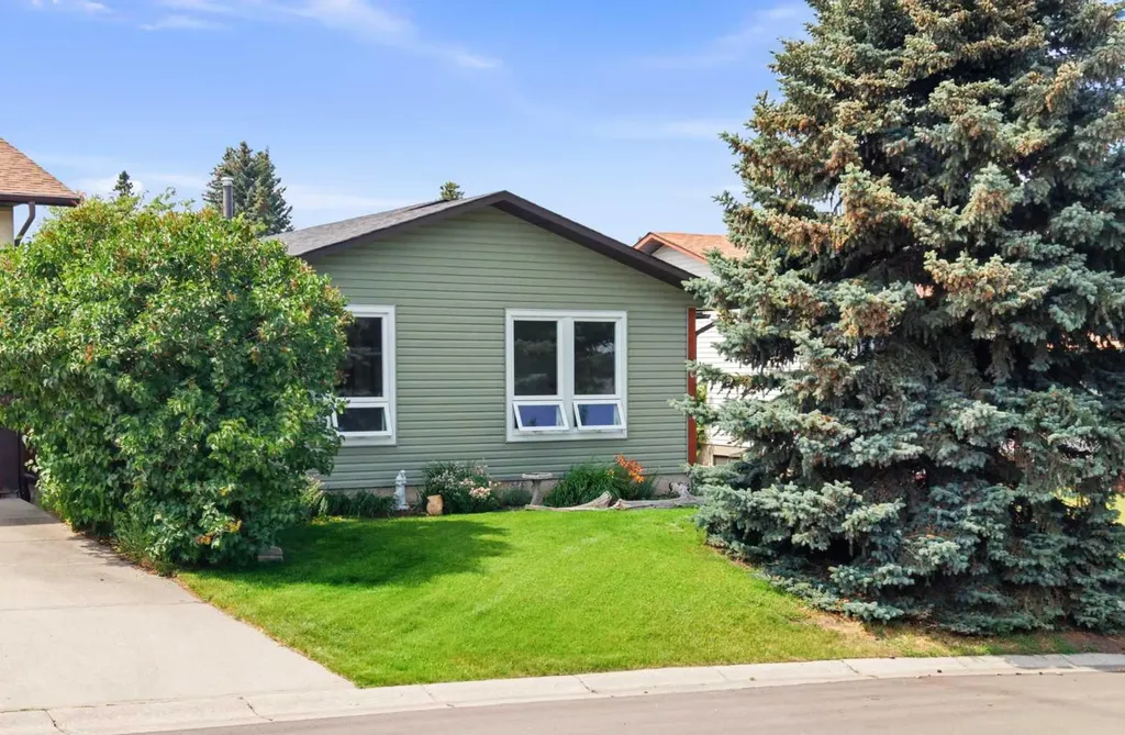 11 Beddington Green NE Calgary AB T3K 1M7