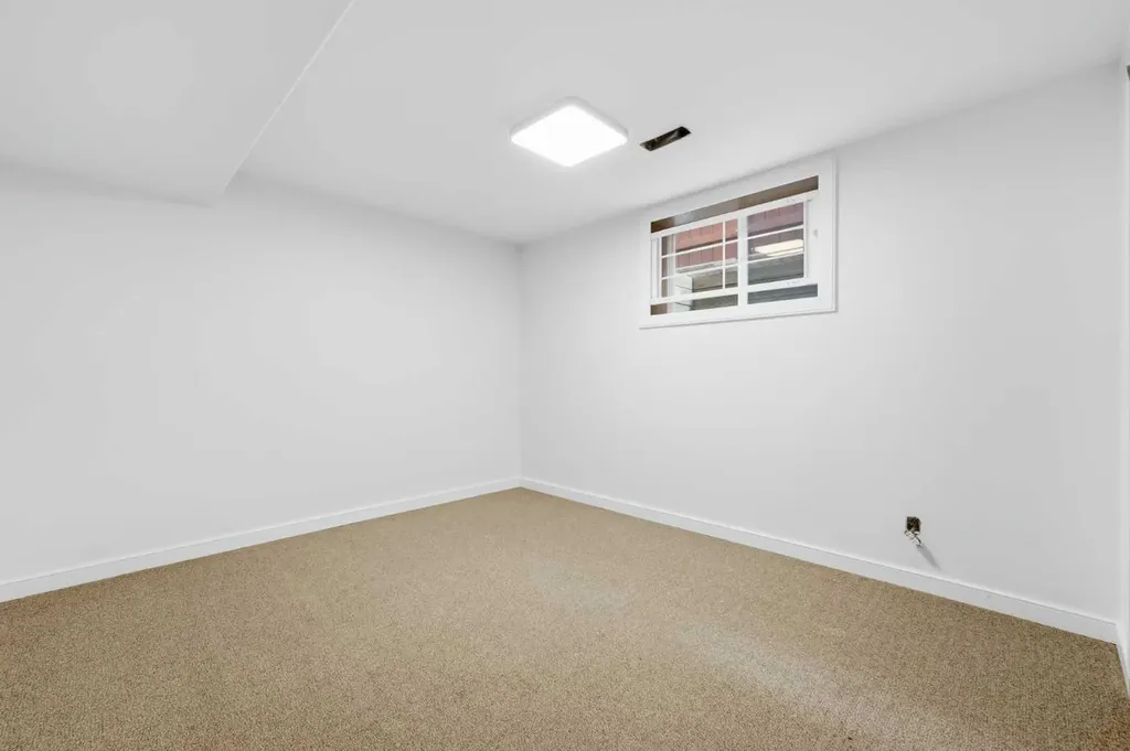 11 Beddington Green NE Calgary AB T3K 1M7