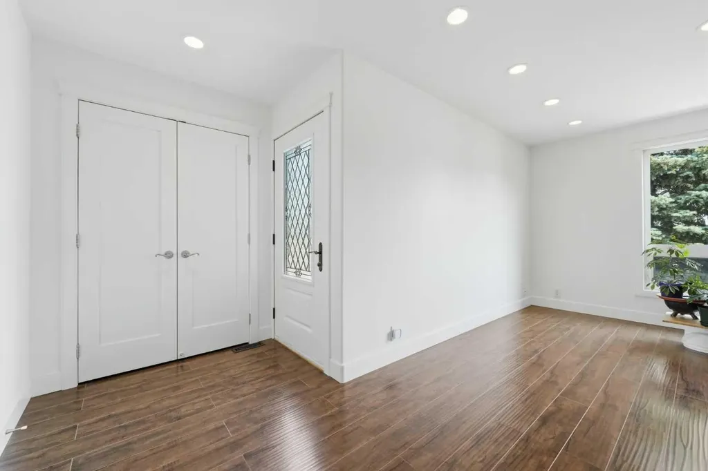 11 Beddington Green NE Calgary AB T3K 1M7