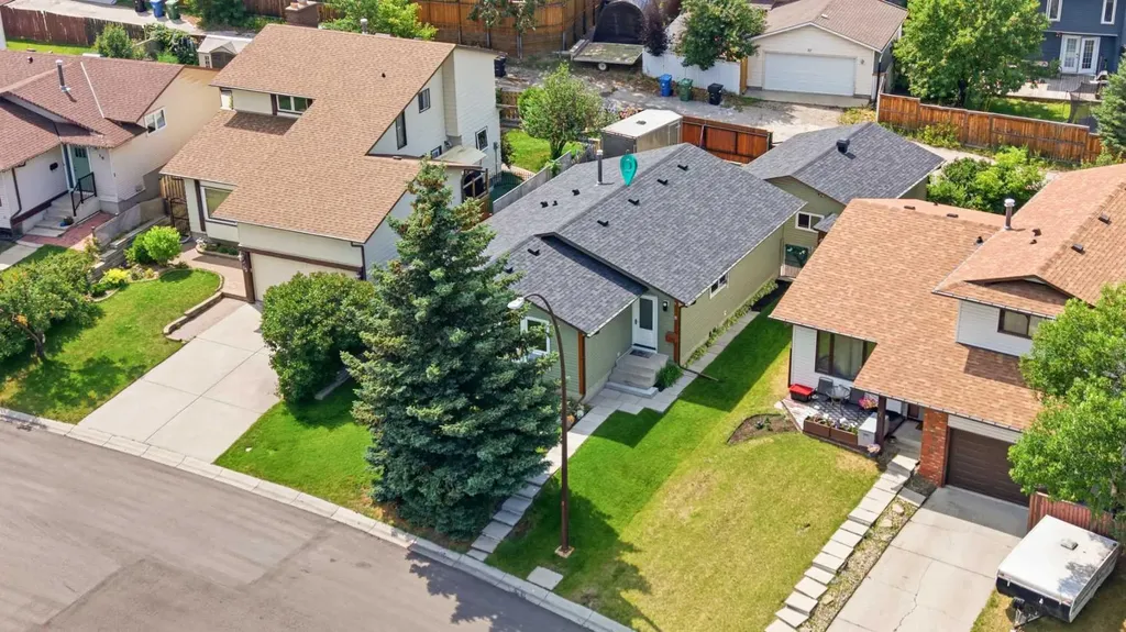 11 Beddington Green NE Calgary AB T3K 1M7