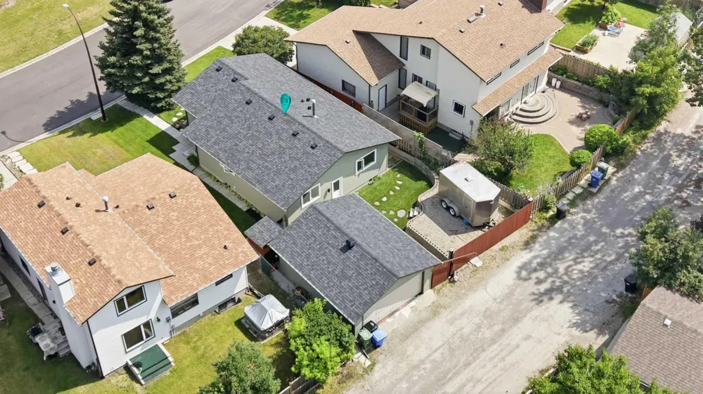 11 Beddington Green NE Calgary AB T3K 1M7
