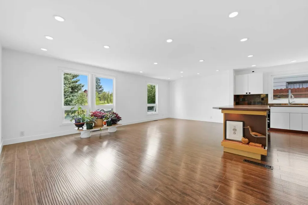 11 Beddington Green NE Calgary AB T3K 1M7