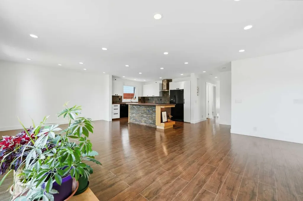 11 Beddington Green NE Calgary AB T3K 1M7