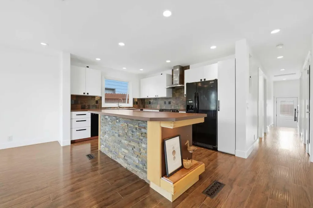 11 Beddington Green NE Calgary AB T3K 1M7