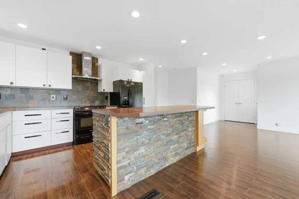 11 Beddington Green NE Calgary AB T3K 1M7