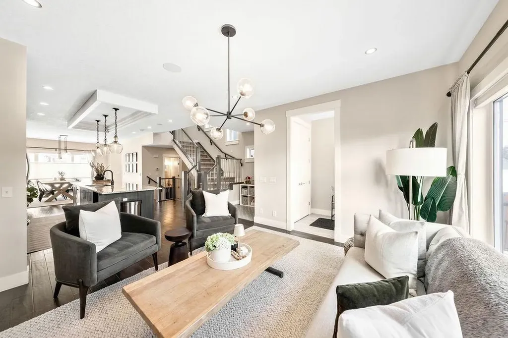 1126 40 Street SW Calgary AB T3C 1W6