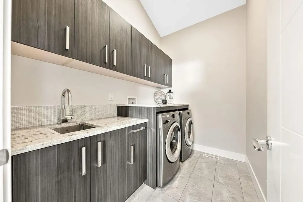 1126 40 Street SW Calgary AB T3C 1W6