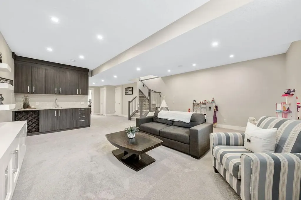 1126 40 Street SW Calgary AB T3C 1W6