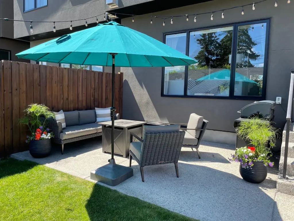 1126 40 Street SW Calgary AB T3C 1W6