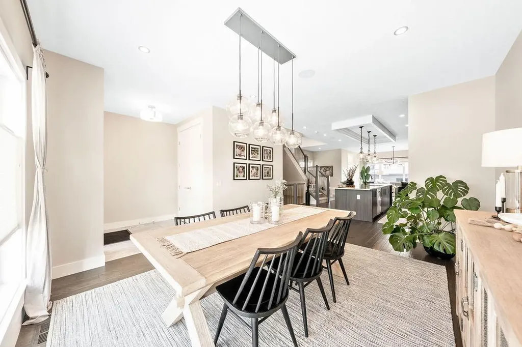 1126 40 Street SW Calgary AB T3C 1W6