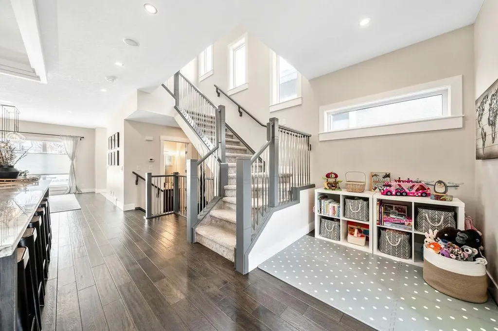 1126 40 Street SW Calgary AB T3C 1W6