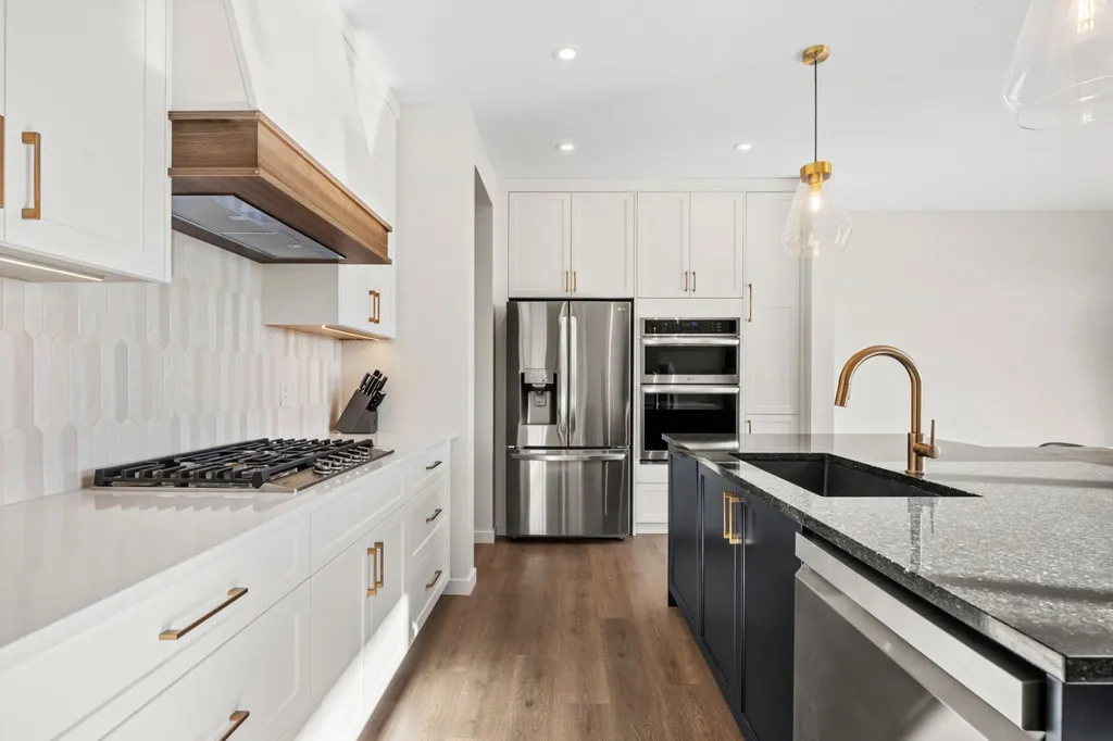 66 Savoy Landing SE Calgary AB T3A0G6