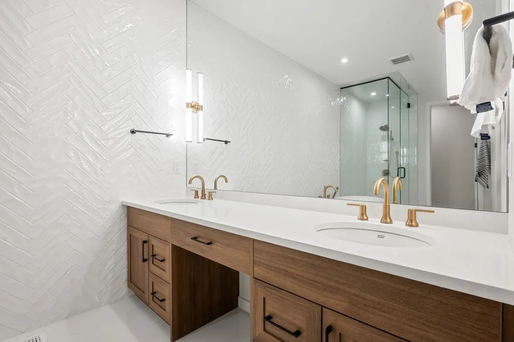 66 Savoy Landing SE Calgary AB T3A0G6