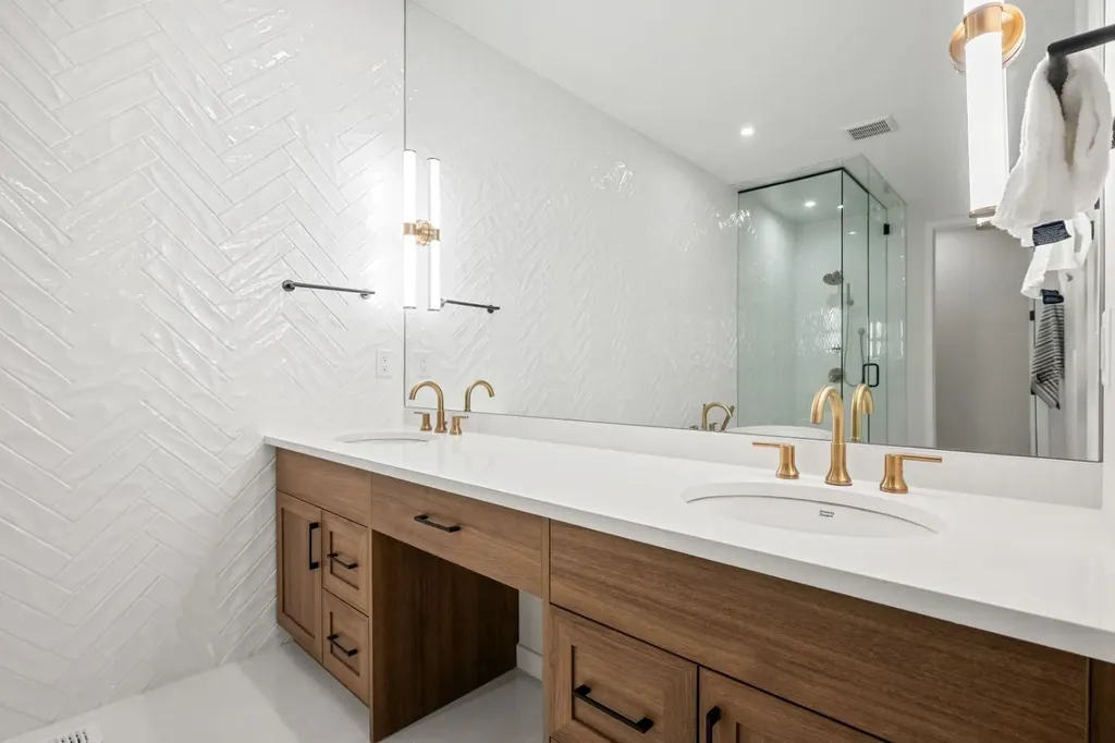 66 Savoy Landing SE Calgary AB T3A0G6