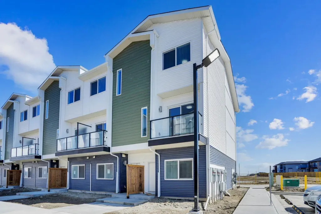 304 Red Sky Villas NE Calgary AB T3N 2M2