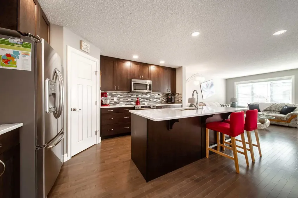 839 37 Avenue Edmonton AB T6T 1A1