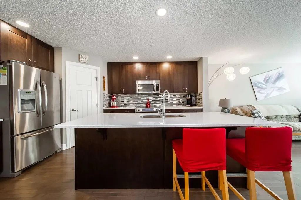 839 37 Avenue Edmonton AB T6T 1A1