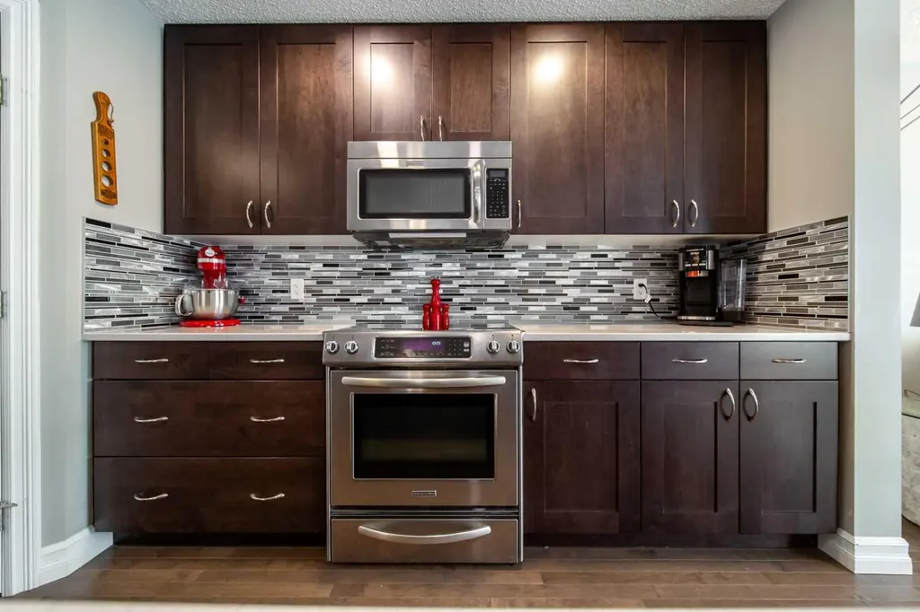839 37 Avenue Edmonton AB T6T 1A1