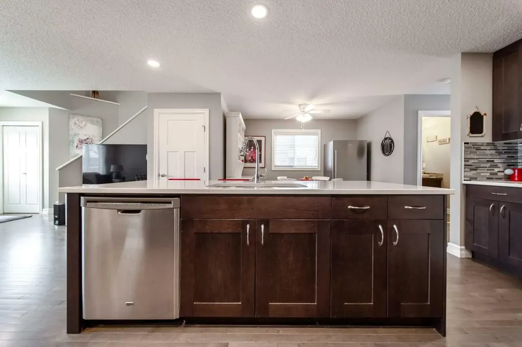 839 37 Avenue Edmonton AB T6T 1A1