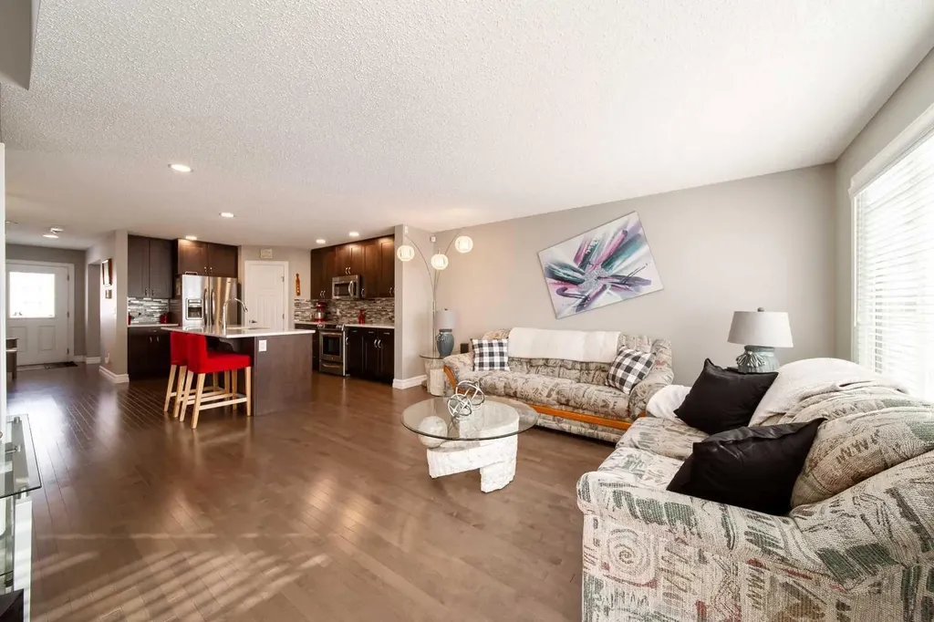 839 37 Avenue Edmonton AB T6T 1A1