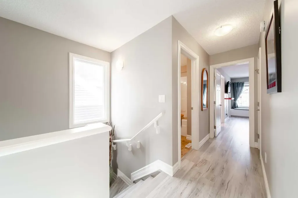 839 37 Avenue Edmonton AB T6T 1A1