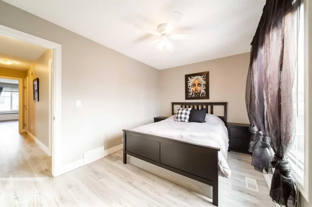 839 37 Avenue Edmonton AB T6T 1A1