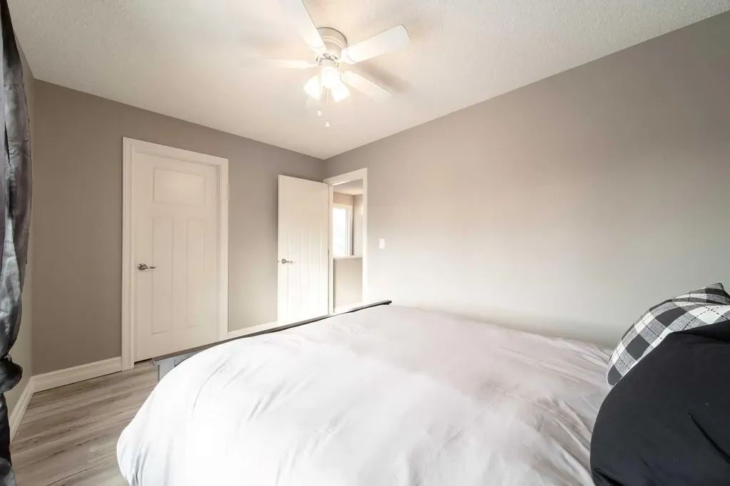 839 37 Avenue Edmonton AB T6T 1A1