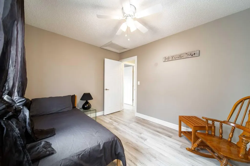 839 37 Avenue Edmonton AB T6T 1A1