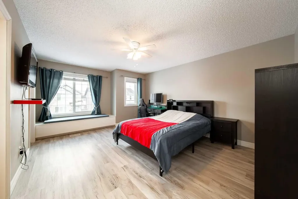 839 37 Avenue Edmonton AB T6T 1A1