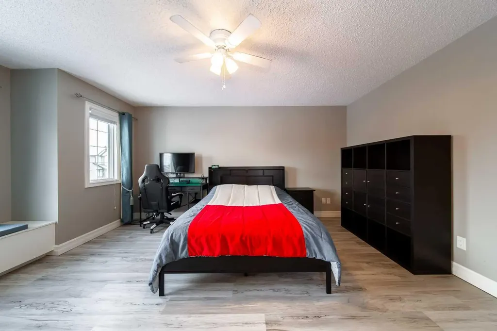 839 37 Avenue Edmonton AB T6T 1A1