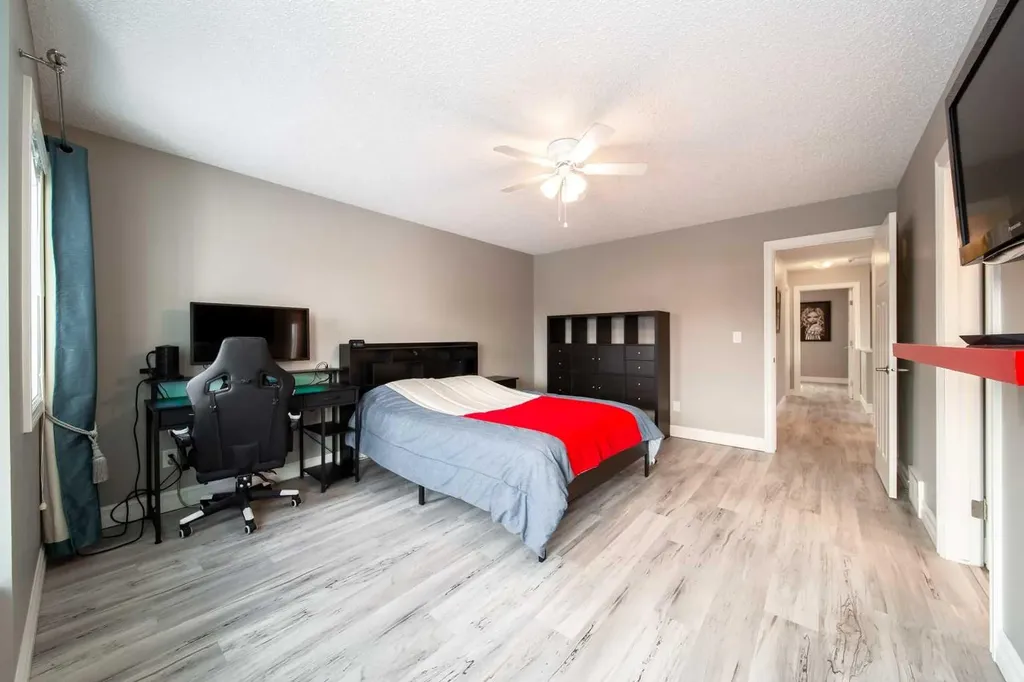 839 37 Avenue Edmonton AB T6T 1A1