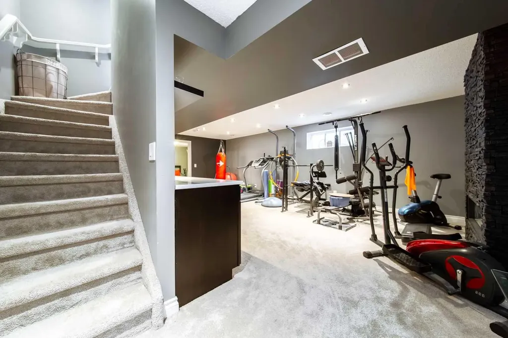839 37 Avenue Edmonton AB T6T 1A1