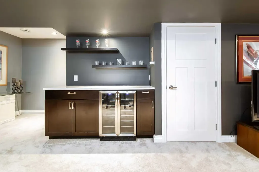 839 37 Avenue Edmonton AB T6T 1A1