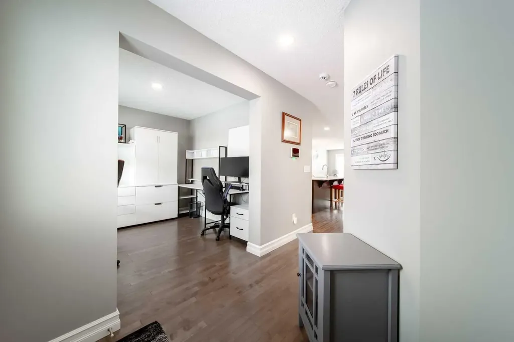 839 37 Avenue Edmonton AB T6T 1A1