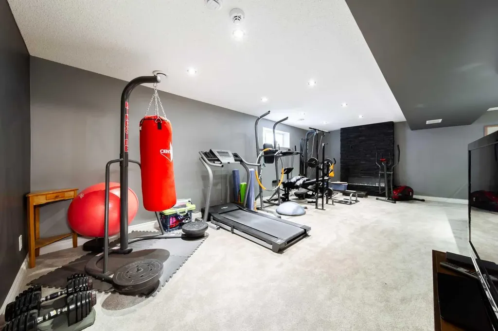 839 37 Avenue Edmonton AB T6T 1A1