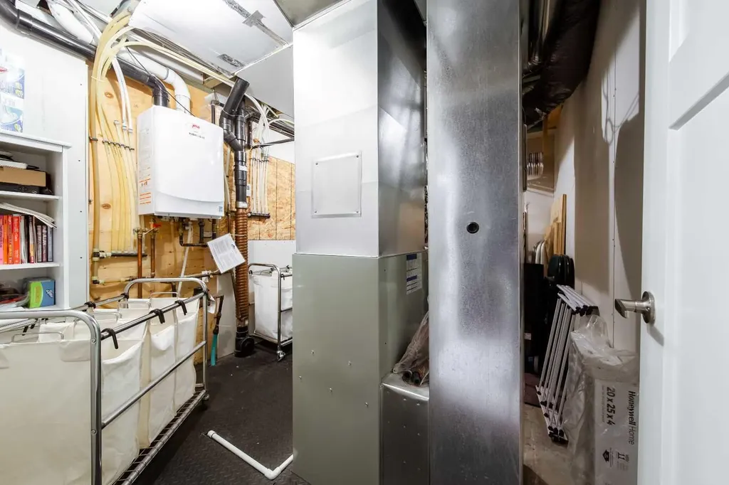839 37 Avenue Edmonton AB T6T 1A1