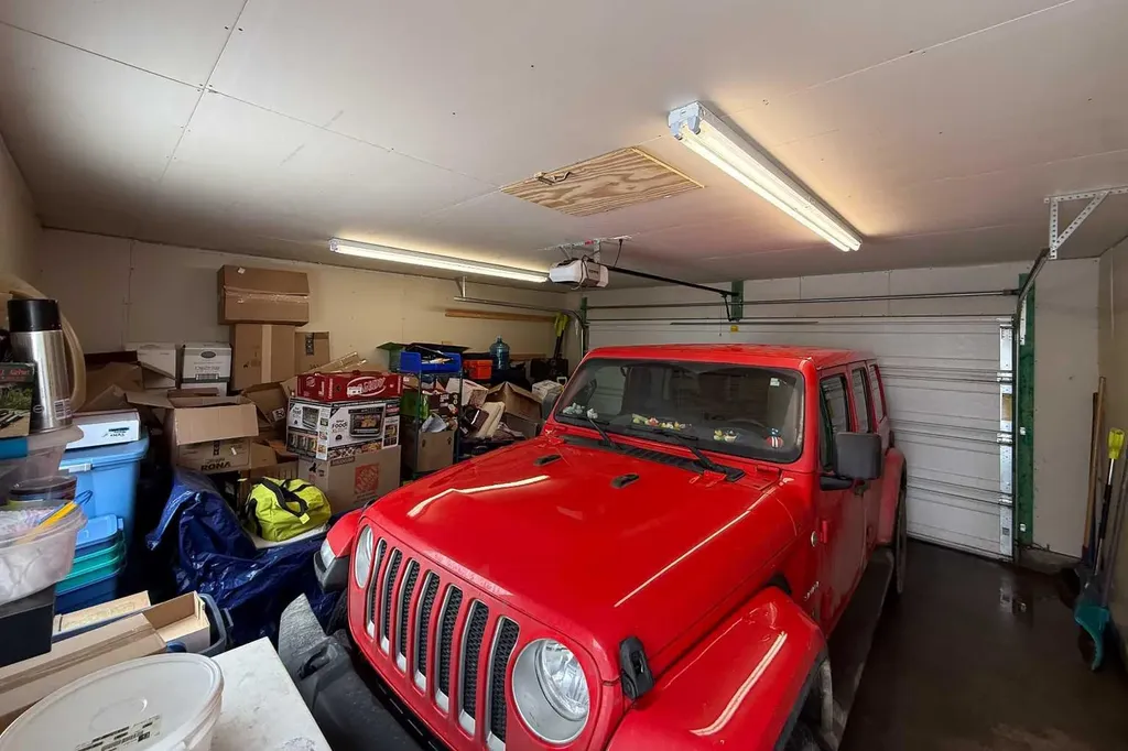 839 37 Avenue Edmonton AB T6T 1A1