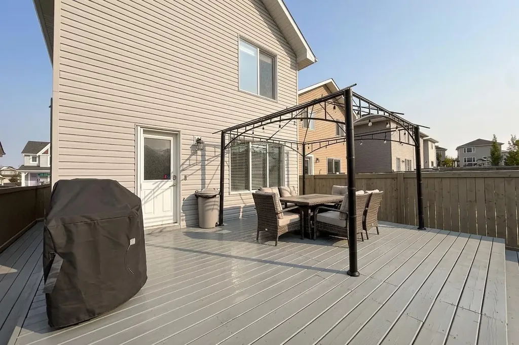 839 37 Avenue Edmonton AB T6T 1A1