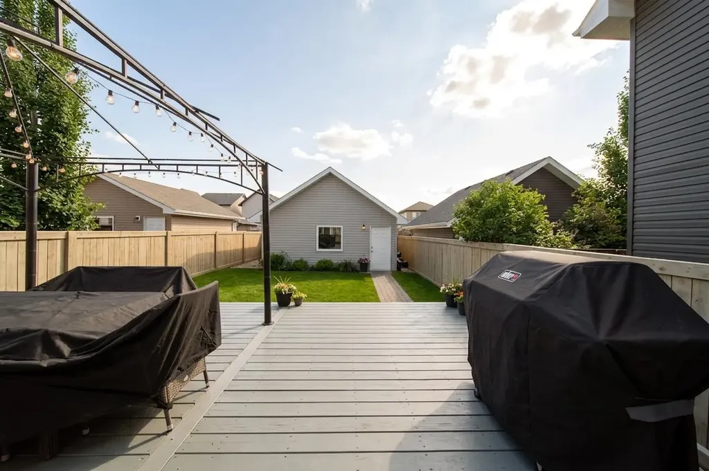 839 37 Avenue Edmonton AB T6T 1A1
