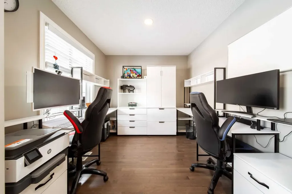 839 37 Avenue Edmonton AB T6T 1A1