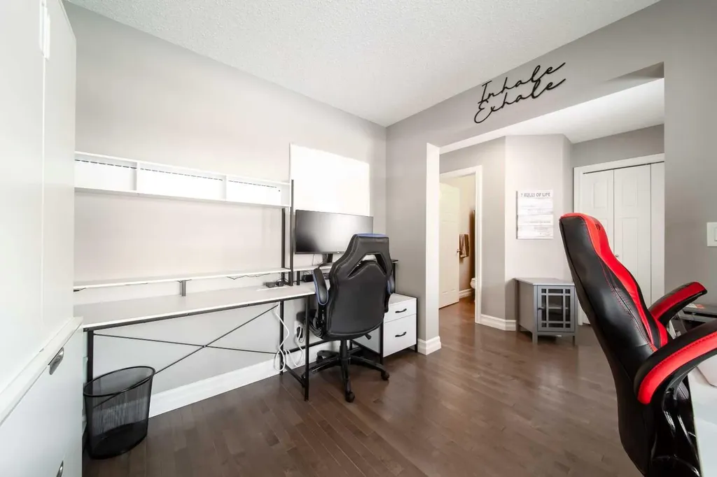 839 37 Avenue Edmonton AB T6T 1A1