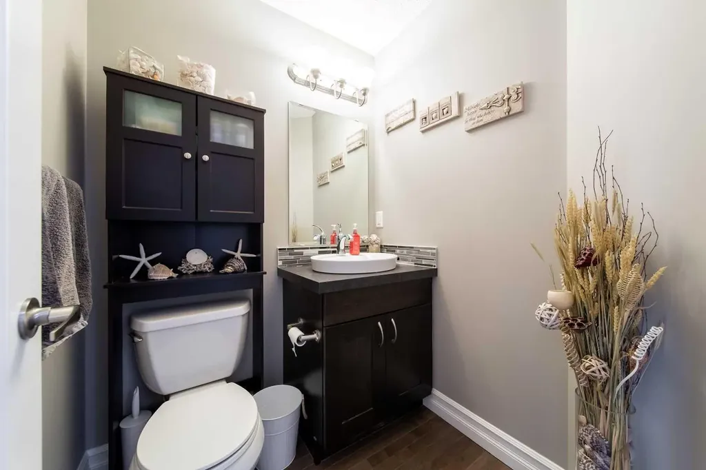 839 37 Avenue Edmonton AB T6T 1A1