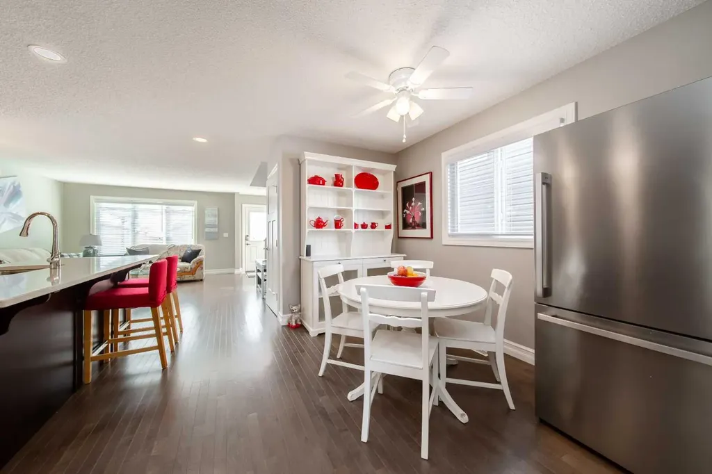 839 37 Avenue Edmonton AB T6T 1A1