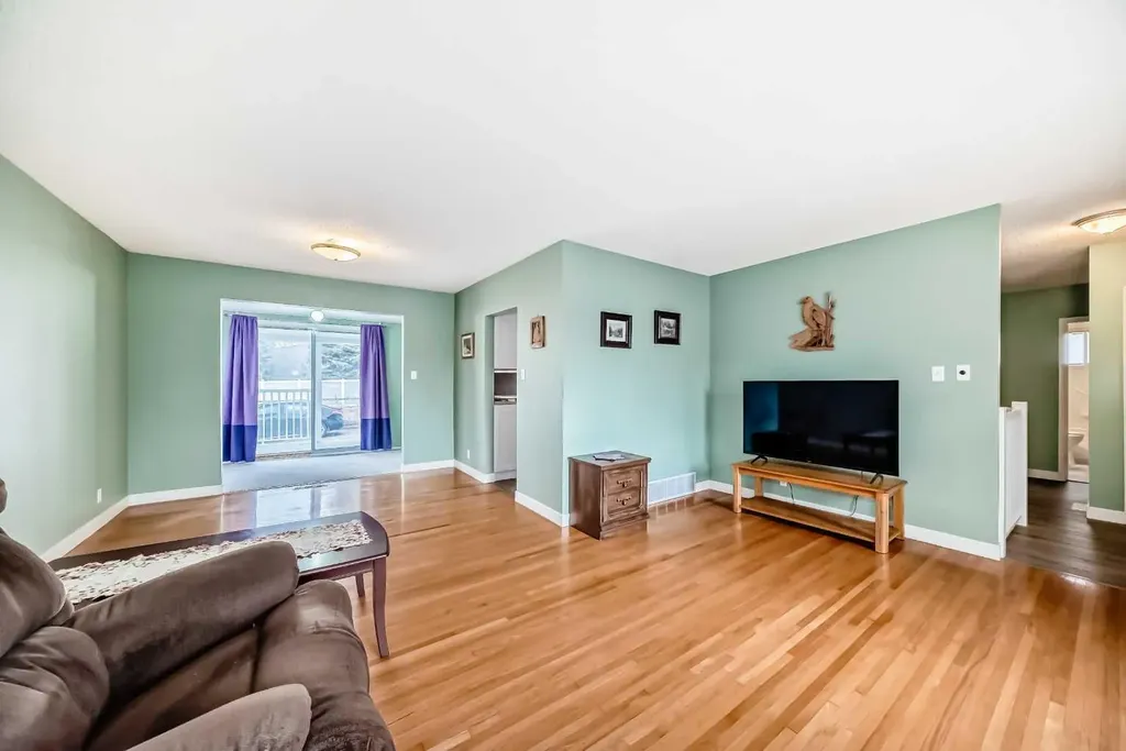 301 Whitney Crescent SE Calgary AB T2J 1E7