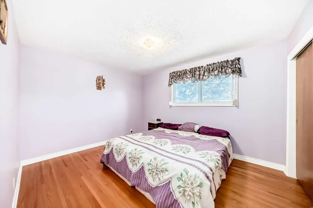 301 Whitney Crescent SE Calgary AB T2J 1E7